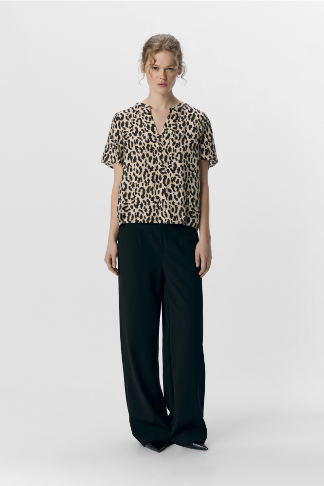 OBJKARINA S/S RE V-NECK TOP NOOS 23045928 SANDSHELL/LEOPARD